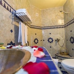 Отель Riad Ibn Khaldoun Марокко, Фес - отзывы, цены и фото номеров - забронировать отель Riad Ibn Khaldoun онлайн ванная