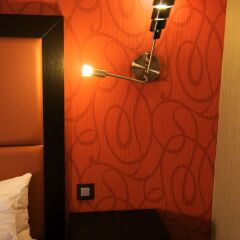 Отель Best Western Plus Opera Batignolles сейф в номере
