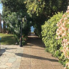 Апартаменты Rododafni Beach Apartments парковка