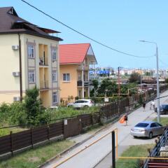 Апартаменты Apartment on Kamyshovaya 41, apt 18 городской автобус