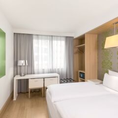 Отель NH Berlin Potsdamer Platz Германия, Берлин - 1 отзыв об отеле, цены и фото номеров - забронировать отель NH Berlin Potsdamer Platz онлайн комната для гостей фото 3