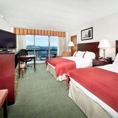 Отель Holiday Inn Rosslyn At Key Bridge комната для гостей фото 5