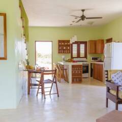 Отель Sea Dragon Three Bedroom Cottage Треже-Бич в номере фото 2