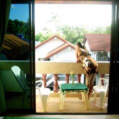 Отель Waree's Guesthouse бассейн