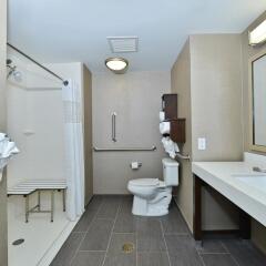Отель Hampton Inn & Suites Columbia/Southeast-Fort Jackson ванная фото 2