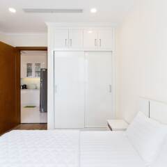 Апартаменты Vinhomes Central Park - Luxury Apartment сейф в номере