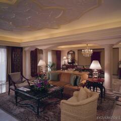 Отель The Leela Palace Bangalore интерьер отеля