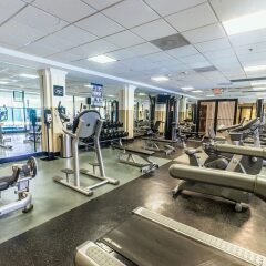 Отель Crowne Plaza Hotel-Newark Airport США, Элизабет - отзывы, цены и фото номеров - забронировать отель Crowne Plaza Hotel-Newark Airport онлайн фитнесс-зал фото 2
