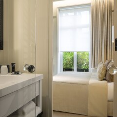 Отель Le Narcisse Blanc & Spa Париж ванная фото 3
