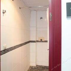 Отель Center Valencia Youth Hostel Испания, Валенсия - 2 отзыва об отеле, цены и фото номеров - забронировать отель Center Valencia Youth Hostel онлайн ванная фото 2