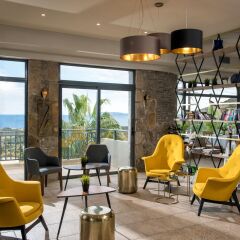 Отель Happy Cretan Suites гостиничный бар