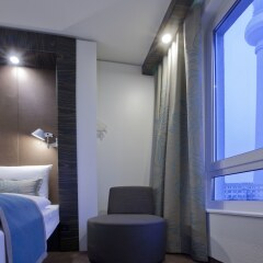 Отель Motel One Berlin-Hackescher Markt Германия, Берлин - отзывы, цены и фото номеров - забронировать отель Motel One Berlin-Hackescher Markt онлайн удобства в номере фото 2