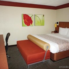 Отель La Quinta Inn & Suites by Wyndham Austin Airport США, Остин - отзывы, цены и фото номеров - забронировать отель La Quinta Inn & Suites by Wyndham Austin Airport онлайн комната для гостей фото 3