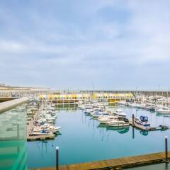 Отель Rethink Living - Luxury Brighton Marina балкон
