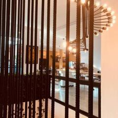 Отель Mikhael's Hotel Республика Конго, Браззавиль - отзывы, цены и фото номеров - забронировать отель Mikhael's Hotel онлайн интерьер отеля