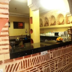 Отель Riad Boutouil гостиничный бар