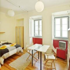 Апартаменты Traveling to Lisbon Low Cost Lisbon Rossio Apartments Лиссабон комната для гостей