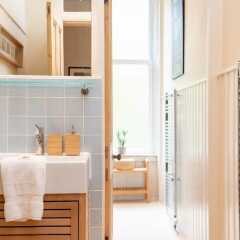 Отель Charming 2-bedroom apt in the Heart of West End Глазго ванная