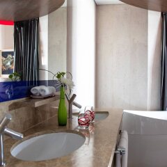 Отель Jumeirah Creekside Дубай ванная фото 2