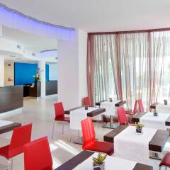 Отель Mercure Rimini Lungomare Италия, Римини - 8 отзывов об отеле, цены и фото номеров - забронировать отель Mercure Rimini Lungomare онлайн интерьер отеля