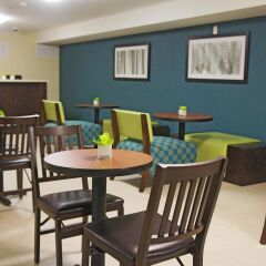 Отель La Quinta Inn & Suites Oshawa питание фото 2