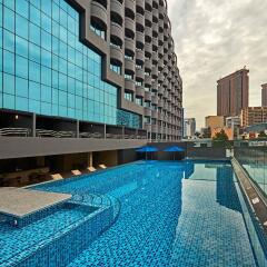 Отель Swiss-Garden Hotel Kuala Lumpur Малайзия, Куала-Лумпур - 2 отзыва об отеле, цены и фото номеров - забронировать отель Swiss-Garden Hotel Kuala Lumpur онлайн бассейн