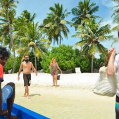 Отель Huraa East Inn спортивное сооружение