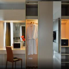 Hotel Amber Sukhumvit 85 Бангкок сейф в номере