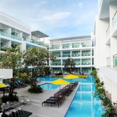 Отель The Old Phuket - Karon Beach Resort бассейн фото 3