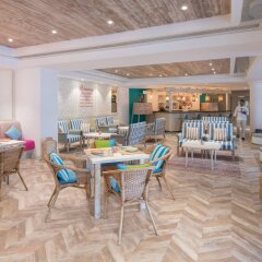 Отель Courtyard by Marriott Dubai Green Community питание фото 2