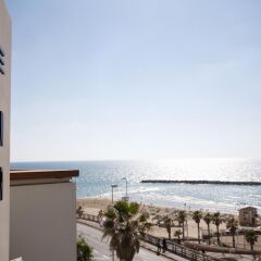 Gordon Hotel & Lounge пляж