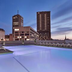 Отель Hilton Québec Канада, Квебек - отзывы, цены и фото номеров - забронировать отель Hilton Québec онлайн бассейн