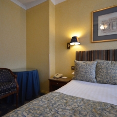 London Lodge Hotel сейф в номере