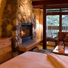 Post Hotel and Spa Лейк Луиз удобства в номере