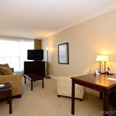 Отель Best Western Plus Victoria Park Suites Канада, Оттава - отзывы, цены и фото номеров - забронировать отель Best Western Plus Victoria Park Suites онлайн комната для гостей фото 3