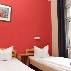Отель HappyGoLucky Hotel & Hostel Schöneberg Германия, Берлин - отзывы, цены и фото номеров - забронировать отель HappyGoLucky Hotel & Hostel Schöneberg онлайн комната для гостей фото 4