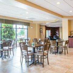 Отель Comfort Suites Atlanta Airport питание