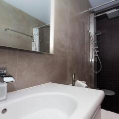 Апартаменты Via Augusta Apartments ванная