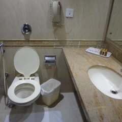 Ramee Guestline Hotel Juhu in Mumbai, India from 133$, photos, reviews - zenhotels.com bathroom photo 2