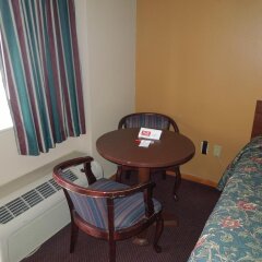 Отель Econo Lodge Columbus Колумбус балкон