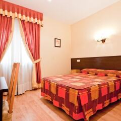 Отель Hostal Las Cortes Испания, Мадрид - отзывы, цены и фото номеров - забронировать отель Hostal Las Cortes онлайн сейф в номере
