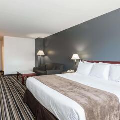 Отель Super 8 Downtown Toronto комната для гостей