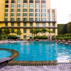 Отель New Coast Hotel Manila Филиппины, Манила - отзывы, цены и фото номеров - забронировать отель New Coast Hotel Manila онлайн бассейн фото 2