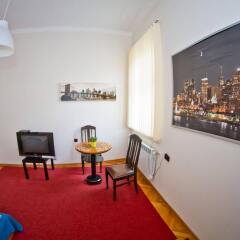 Отель B Movie Guest Rooms детские мероприятия