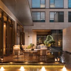 Отель Joyze Hotel Xiamen, Curio Collection by Hilton Китай, Сямынь - отзывы, цены и фото номеров - забронировать отель Joyze Hotel Xiamen, Curio Collection by Hilton онлайн бассейн фото 2
