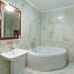 Гостиница Svityaz Resort Украина, Трускавец - отзывы, цены и фото номеров - забронировать гостиницу Svityaz Resort онлайн ванная