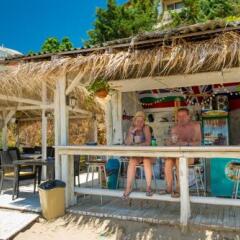 Отель Iris Beach Hotel - Half Board Болгария, Свети Влас - отзывы, цены и фото номеров - забронировать отель Iris Beach Hotel - Half Board онлайн бассейн фото 3