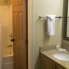 Отель Staybridge Suites Columbus-Dublin ванная