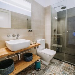 Отель Petit Hotel 5 Fars - Adults Only Испания, Сьюдадела - отзывы, цены и фото номеров - забронировать отель Petit Hotel 5 Fars - Adults Only онлайн ванная