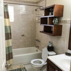 Апартаменты The Halifax Guest Apartment ванная